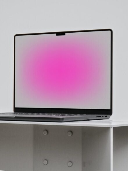 MacBook Pro 19 Graphics - Image 1